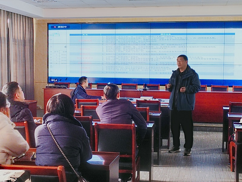 海州区组织召开实验室及实验教学管理平台使用试点校培训会1_edit_153156045296420.jpg